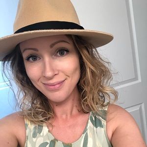 Meet your Posher, Saderra